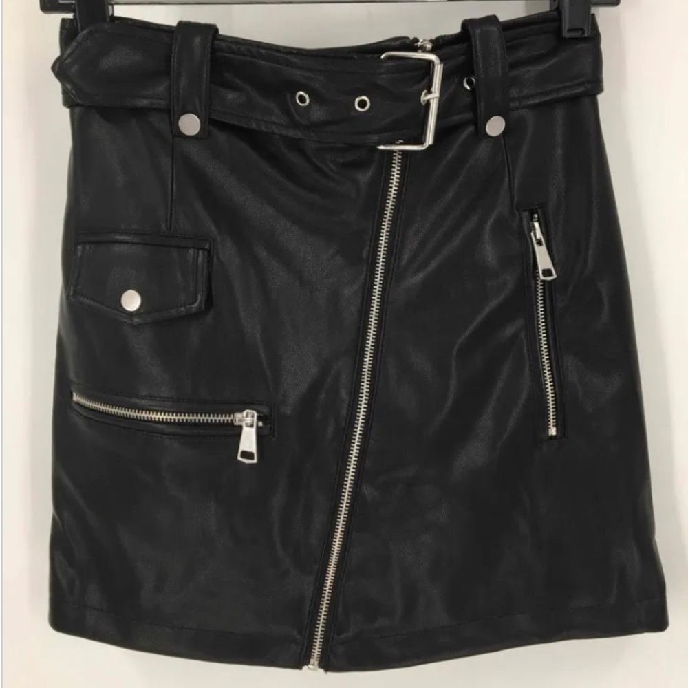 HP!!!❤️❤️❤️❤️🎉NWT 7 For All Mankind Faux Leather Mini Skirt